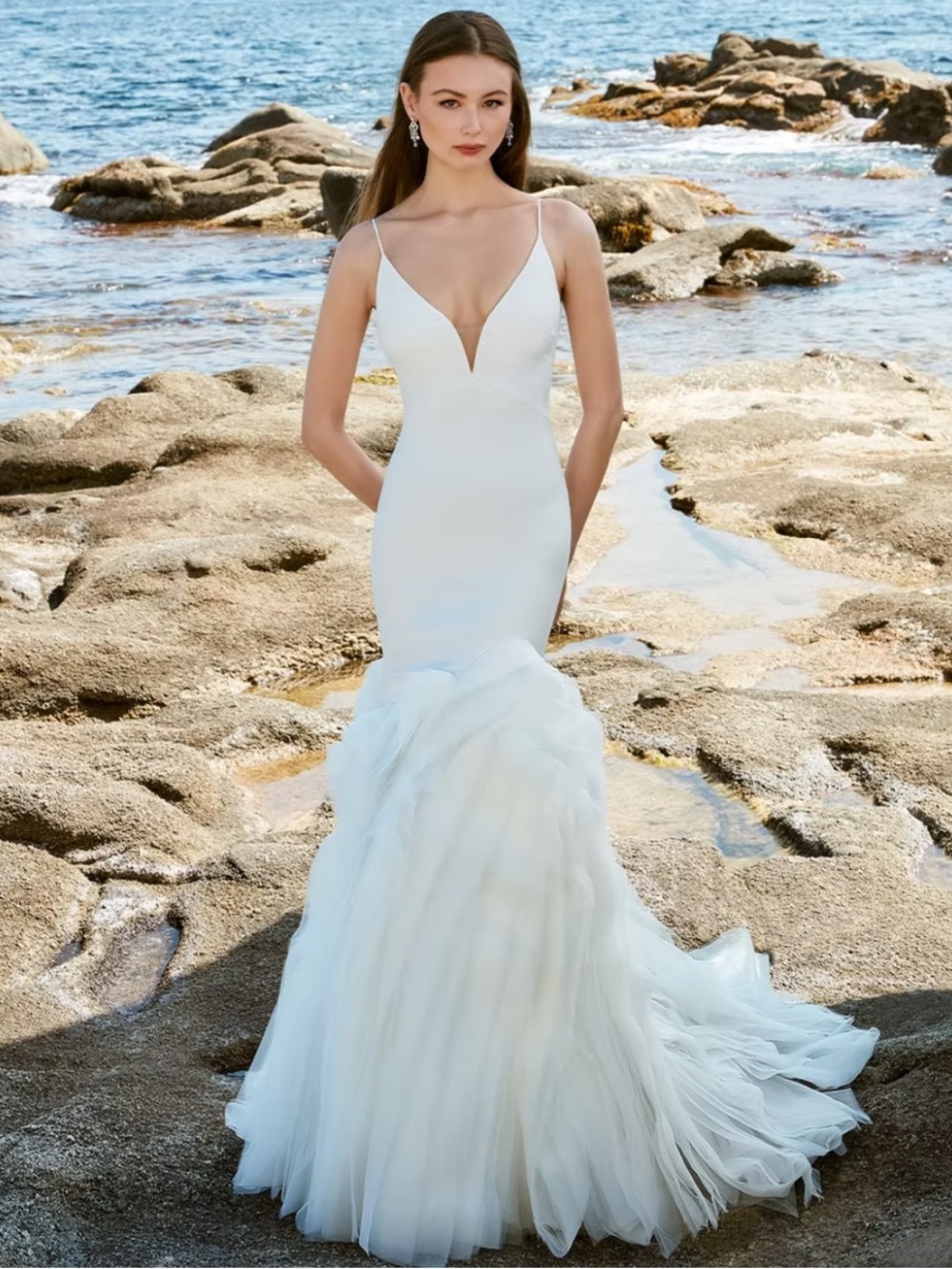 Mermaid V-Neck Wedding Gown in White